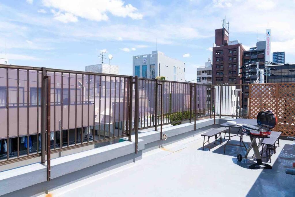 شقة Sanacion Namba 難波千日前の5Ldk120平米 駅徒歩2分 広々バルコニーでバーベキューも可能 أوساكا المظهر الخارجي الصورة
